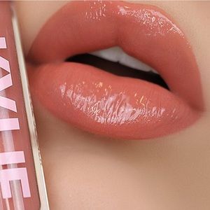 ✨HP 10/27 Kylie High Gloss Snatched” Authentic💄✨